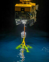 ROV ROPOS lowering equipment to bottom