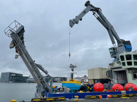 Offload of recovered moorings in Reykjavic