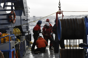 Science crew pays out mooring line